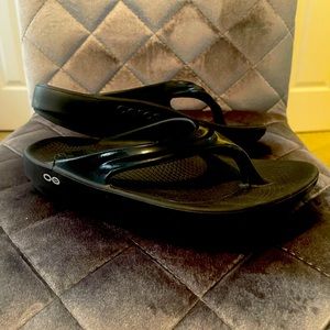 Women’s OOFOS sandals